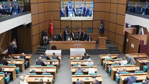 Üsküdar Belediyesi'nde başkanvekili seçiminde gerginlik! AK Parti grubu seçimi 22'ye 20 kazandığını belirtti...